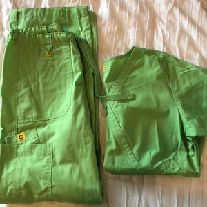 Brand new wonderwink scrub set